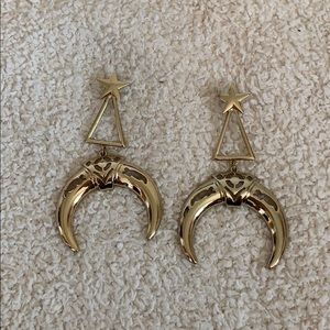 BNWOT gold statement earrings💥